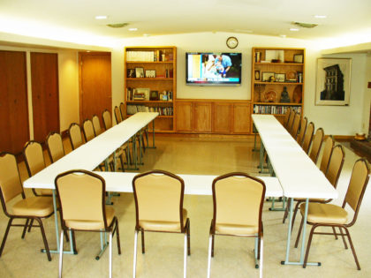 Inside-Hearth-Room-Meeting